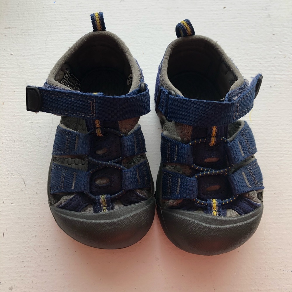 Like New Keen Boy Size 6 baby/toddler sandals